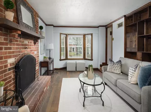 Living - 524 W Beechtree Ln, Wayne, PA 19087 photo 4 of 5