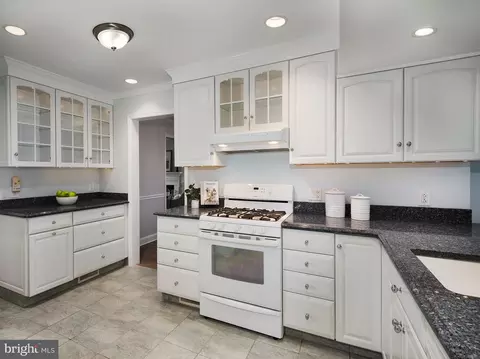 Kitchen - 524 W Beechtree Ln, Wayne, PA 19087 photo 2 of 4