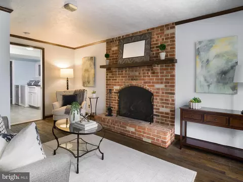 Living - 524 W Beechtree Ln, Wayne, PA 19087 photo 5 of 5