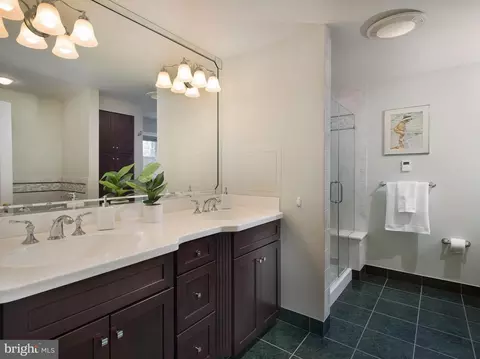 Bath - 524 W Beechtree Ln, Wayne, PA 19087 photo 5 of 6
