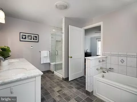 Bath - 524 W Beechtree Ln, Wayne, PA 19087 photo 2 of 6