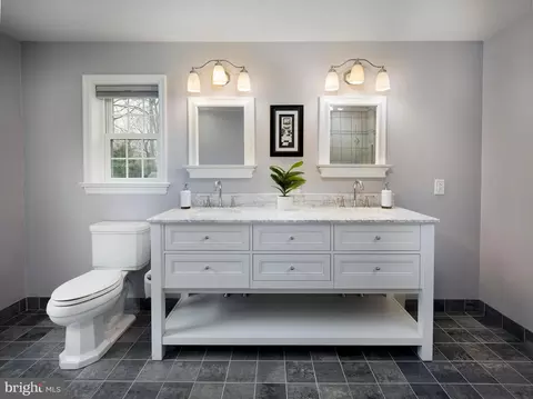 Bath - 524 W Beechtree Ln, Wayne, PA 19087 photo 3 of 6