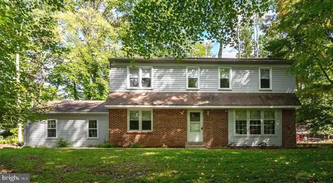 2137 Darby Creek Rd, Havertown, PA 19083