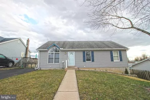 3649 N Clearwater Ln, Brookhaven, PA 19015