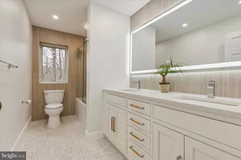 Bath - 245 Biddulph Rd, Wayne, PA 19087 photo 5 of 6