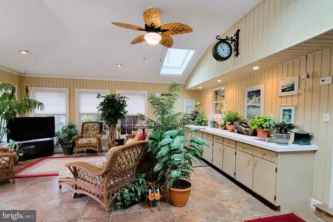 Living - 208 Jacqueline Dr, Boothwyn, PA 19061 photo 8 of 9