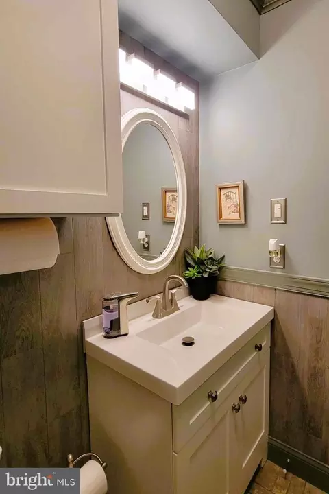 Bath - 208 Jacqueline Dr, Boothwyn, PA 19061 photo 1 of 2