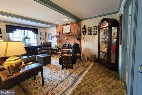Living - 208 Jacqueline Dr, Boothwyn, PA 19061 photo 5 of 9