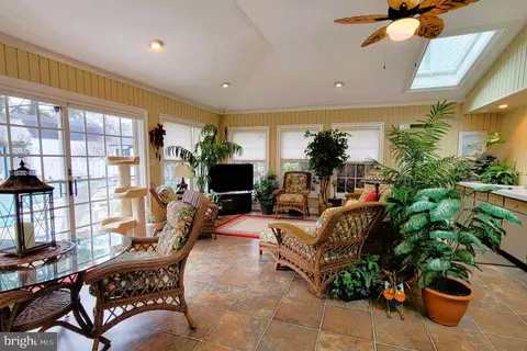 Living - 208 Jacqueline Dr, Boothwyn, PA 19061 photo 7 of 9