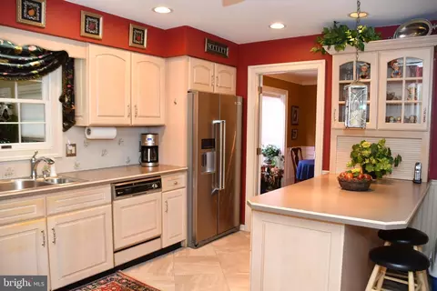 Kitchen - 208 Jacqueline Dr, Boothwyn, PA 19061 photo 2 of 3