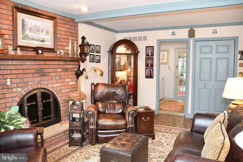 Living - 208 Jacqueline Dr, Boothwyn, PA 19061 photo 6 of 9