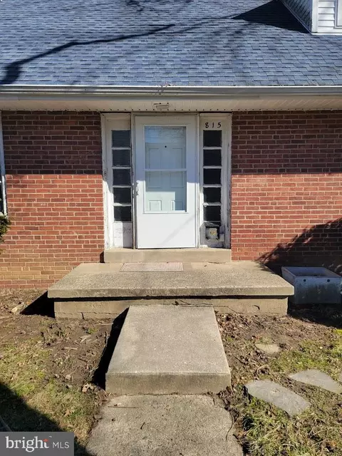 815 Clifton Ave, Darby, PA 19023