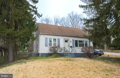 338 W Brookhaven Rd, Brookhaven, PA 19015
