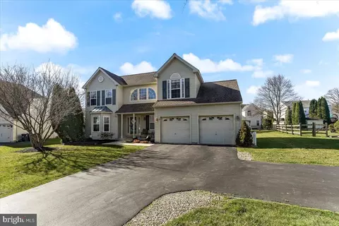 6 Meadow View Ln, Garnet Valley, PA 19060