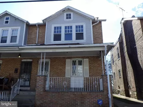 19 E 16th St, Chester, PA 19013