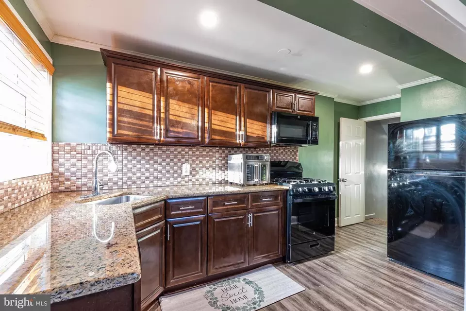 Entry Way - 938 Delview Dr, Folcroft, PA 19032 photo 2 of 10