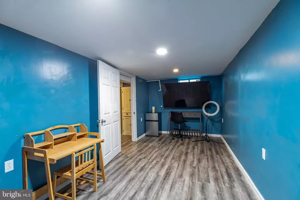 Entry Way - 938 Delview Dr, Folcroft, PA 19032 photo 7 of 10