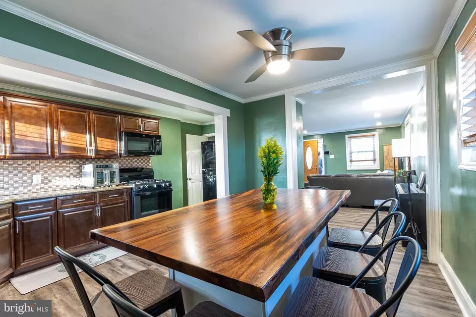 Entry Way - 938 Delview Dr, Folcroft, PA 19032 photo 3 of 10