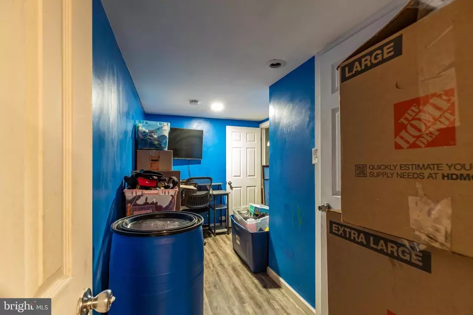 Entry Way - 938 Delview Dr, Folcroft, PA 19032 photo 8 of 10