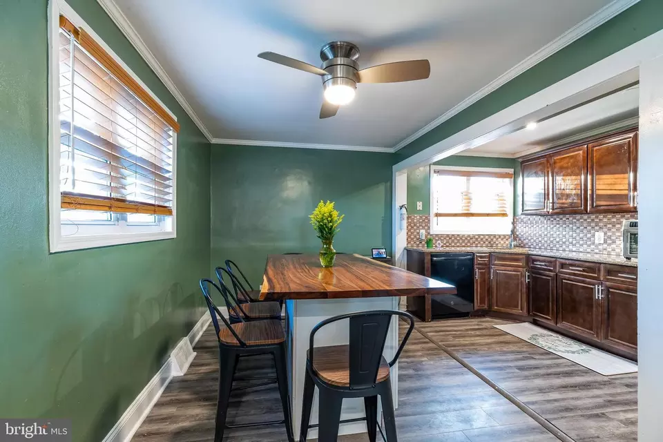 Entry Way - 938 Delview Dr, Folcroft, PA 19032 photo 5 of 10