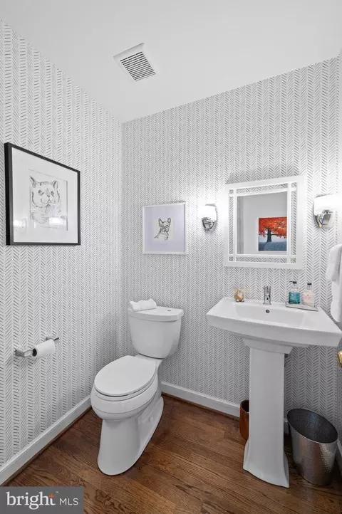 Bath - 252 Ravenscliff, Wayne, PA 19087 photo 1 of 7