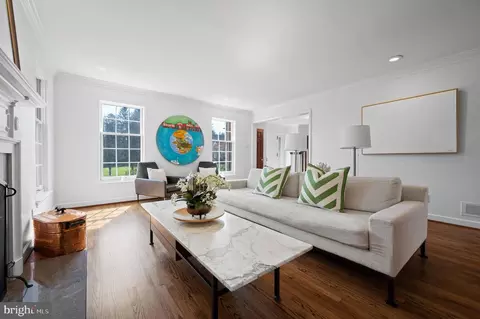 Living - 252 Ravenscliff, Wayne, PA 19087 photo 1 of 2