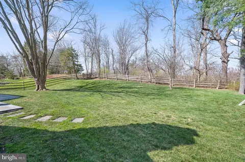 Exterior - 252 Ravenscliff, Wayne, PA 19087 photo 4 of 4