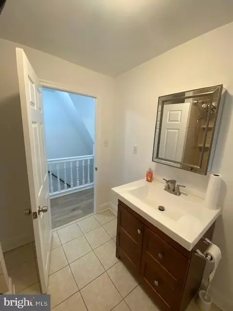Bath - 3 E 9th St, Marcus Hook, PA 19061 photo 4 of 4