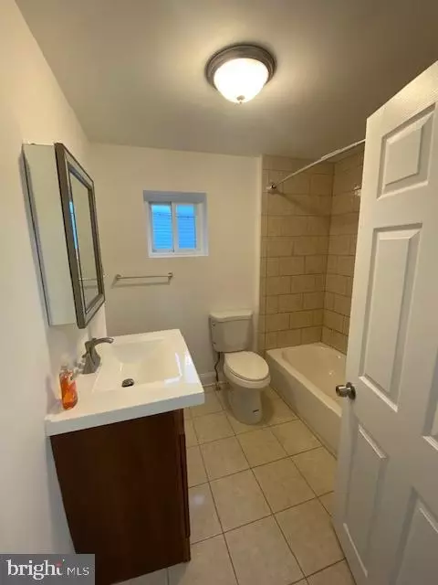Bath - 3 E 9th St, Marcus Hook, PA 19061 photo 1 of 4
