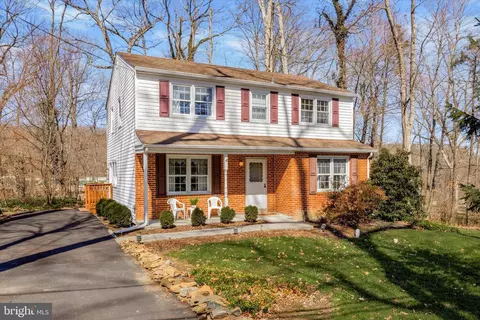 5 Chestnut Rd, Newtown Square, PA 19073