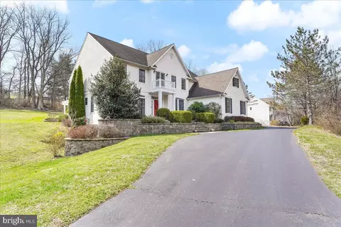 1075 Loraine Dr, Garnet Valley, PA 19061