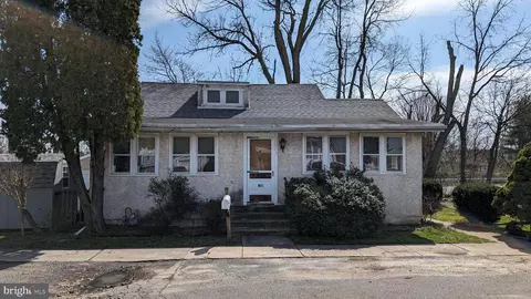 815 Pleasant Ave, Marcus Hook, PA 19061 photo 2