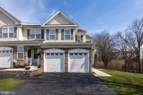 44 Wharton Dr, Glen Mills, PA 19342
