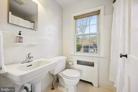 Bath - 2307 Franklin Ave, Secane, PA 19018 photo 1 of 1