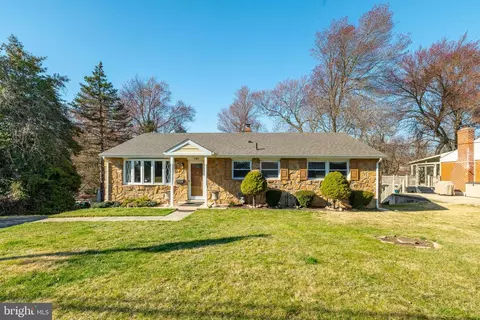 709 Adams Dr, Brookhaven, PA 19015