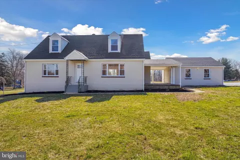 326 Bishop Hollow Rd, Newtown Square, PA 19073