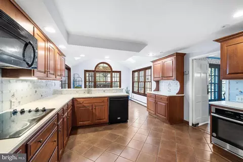 229 E Beechtree Ln, Wayne, PA 19087 photo 11