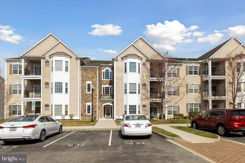 902 Creekside Dr, Brookhaven, PA 19015