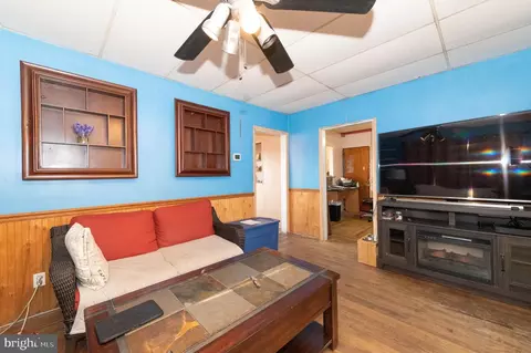 Entry Way - 30 Johnson Ave, Marcus Hook, PA 19061 photo 6 of 14