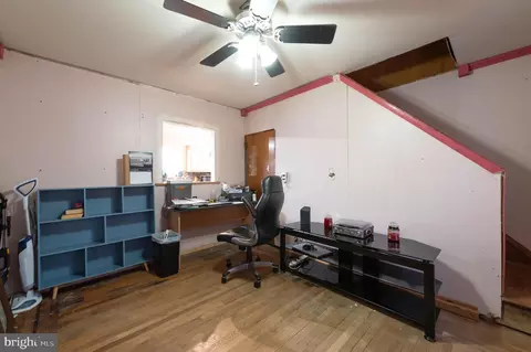Entry Way - 30 Johnson Ave, Marcus Hook, PA 19061 photo 10 of 14