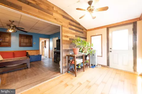 Entry Way - 30 Johnson Ave, Marcus Hook, PA 19061 photo 8 of 14