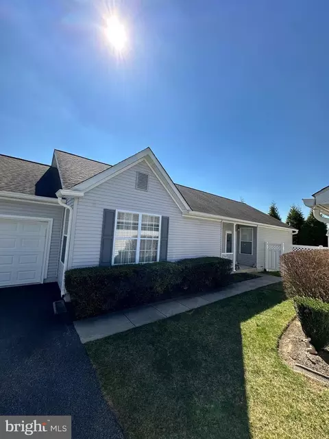 404 Hunting Card Ln, Glen Mills, PA 19342