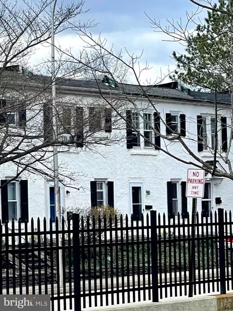 858 County Line Rd, Bryn Mawr, PA 19010