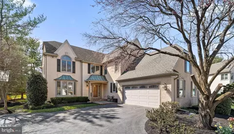 10 Fieldstone Ln, Bryn Mawr, PA 19010