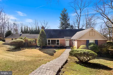 203 Spruce Tree Rd, Wayne, PA 19087