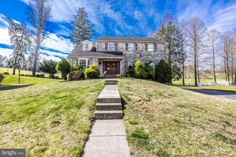 688 W Rolling Rd, Springfield, PA 19064