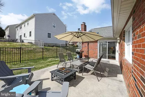 Exterior - 800 W Rolling Rd, Springfield, PA 19064 photo 11 of 19