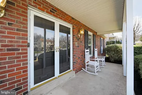 Exterior - 800 W Rolling Rd, Springfield, PA 19064 photo 7 of 19
