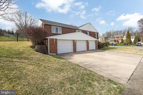 Exterior - 800 W Rolling Rd, Springfield, PA 19064 photo 5 of 19