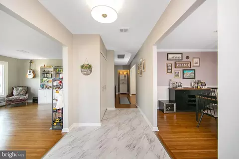 Entry Way - 800 W Rolling Rd, Springfield, PA 19064 photo 1 of 2